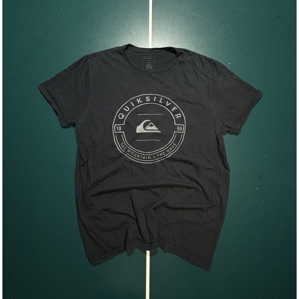 Quiksilver Graphic T Shirt Size‎ Medium Black Gray Y2K Surf Skate Logo Wave